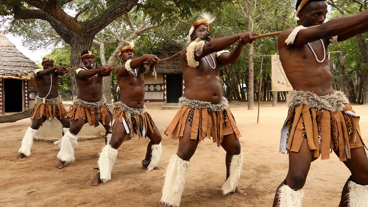 Apresentação cultural no Nyani Cultural Village